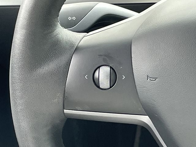 Used 2021 Tesla Model Y Long Range AWD/4WD image 13