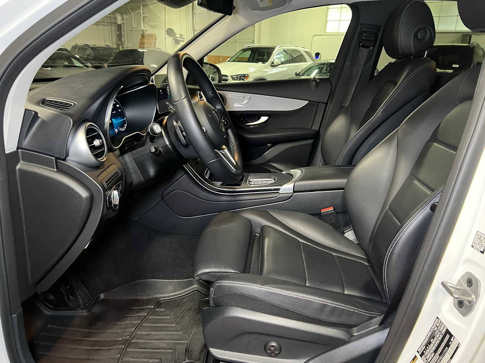 Used 2022 Mercedes-Benz GLC 300 4MATIC image 23