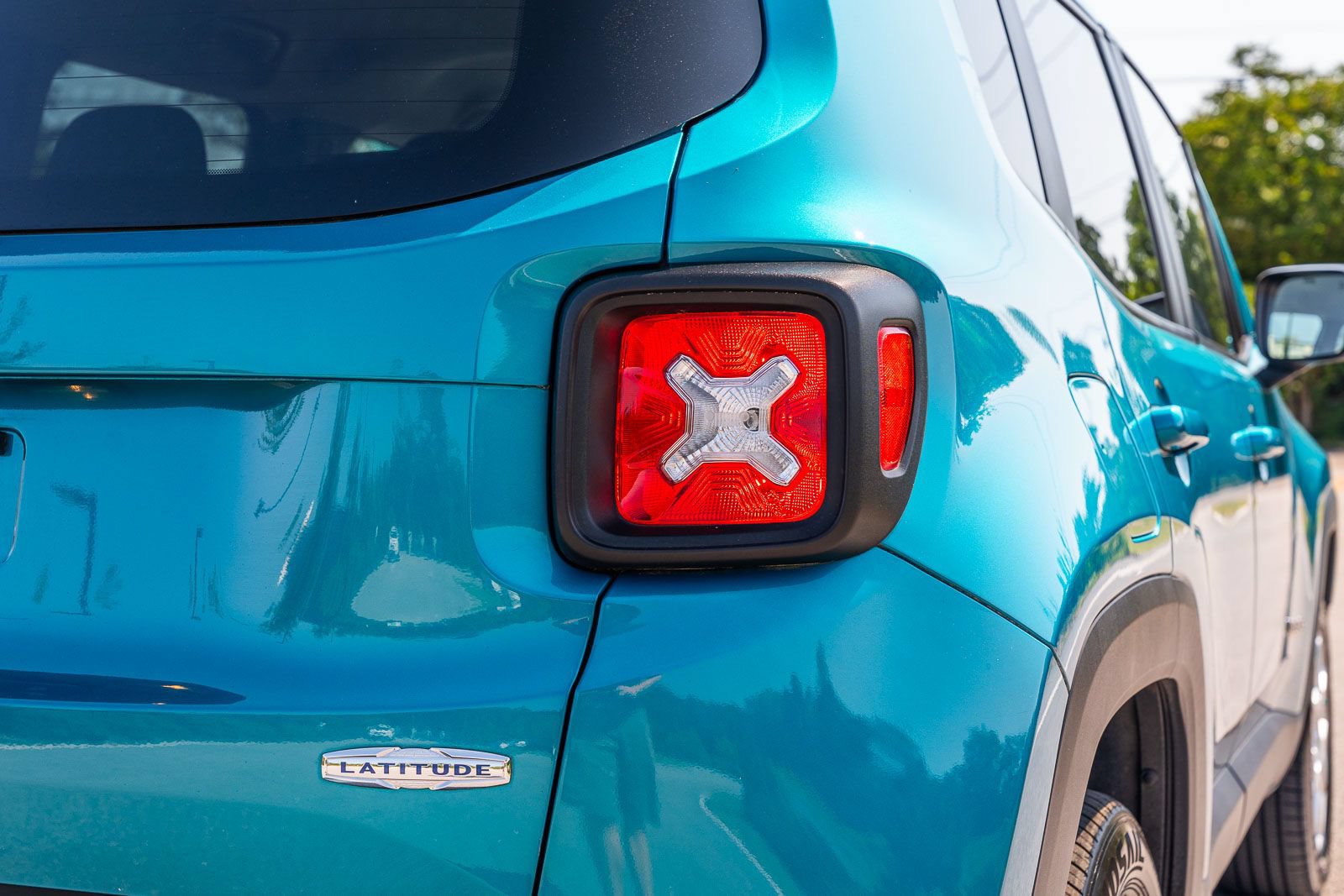 Used 2022 Jeep Renegade Latitude AWD/4WD image 14