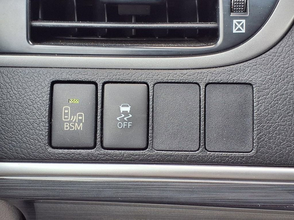 Used 2012 Toyota Camry XLE w/ Leather Pkg FWD image 21