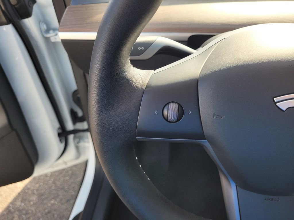 Used 2023 Tesla Model Y Long Range AWD/4WD image 22