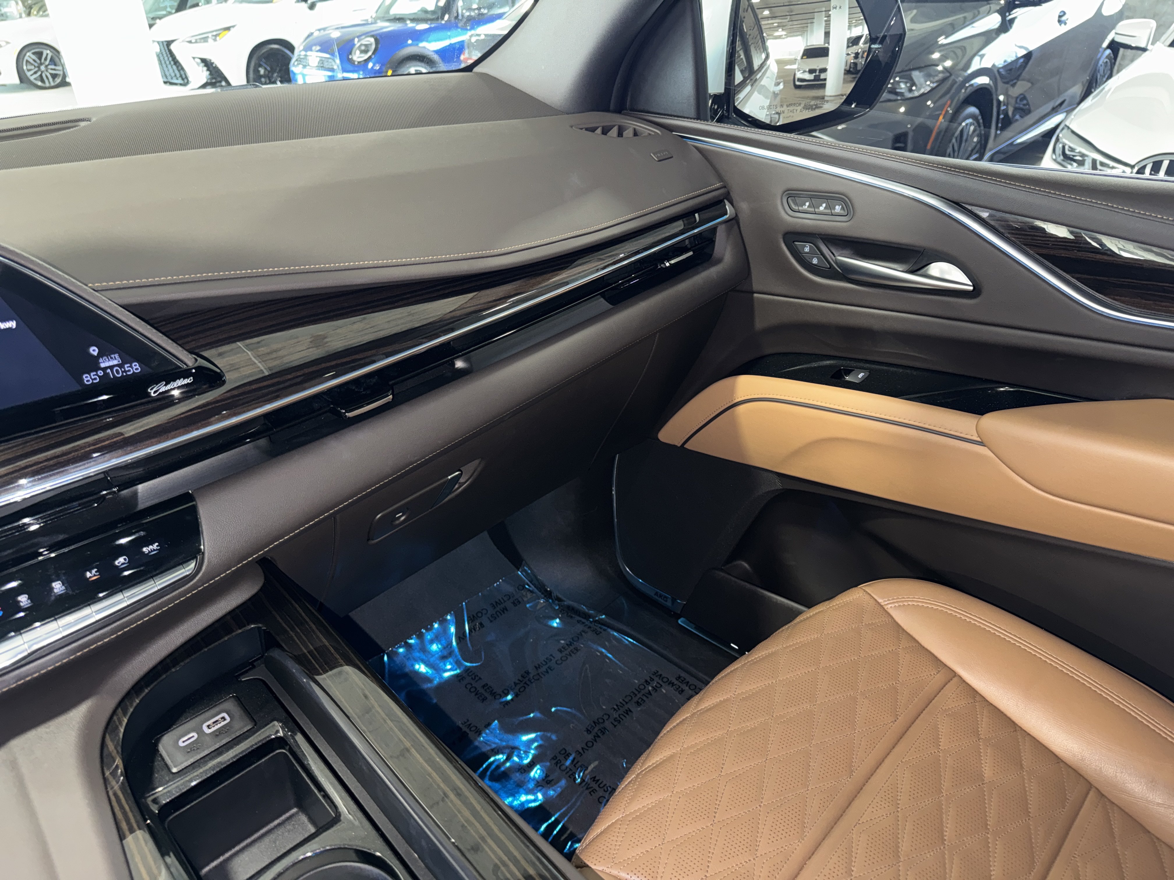 Used 2023 Cadillac Escalade Premium Luxury w/ LPO, Illumination Package AWD/4WD image 30