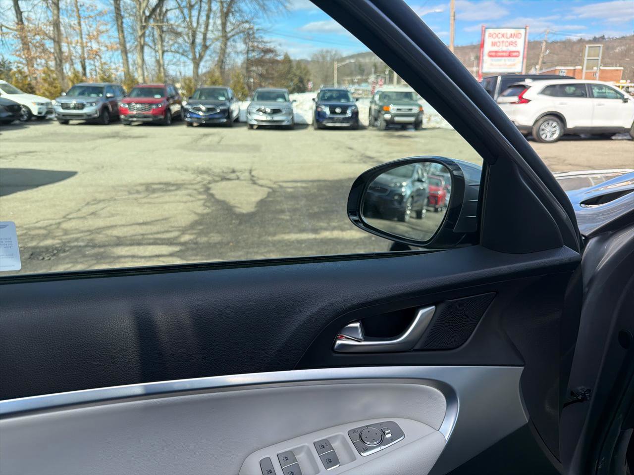 Used 2024 Genesis G70 2.5T image 16