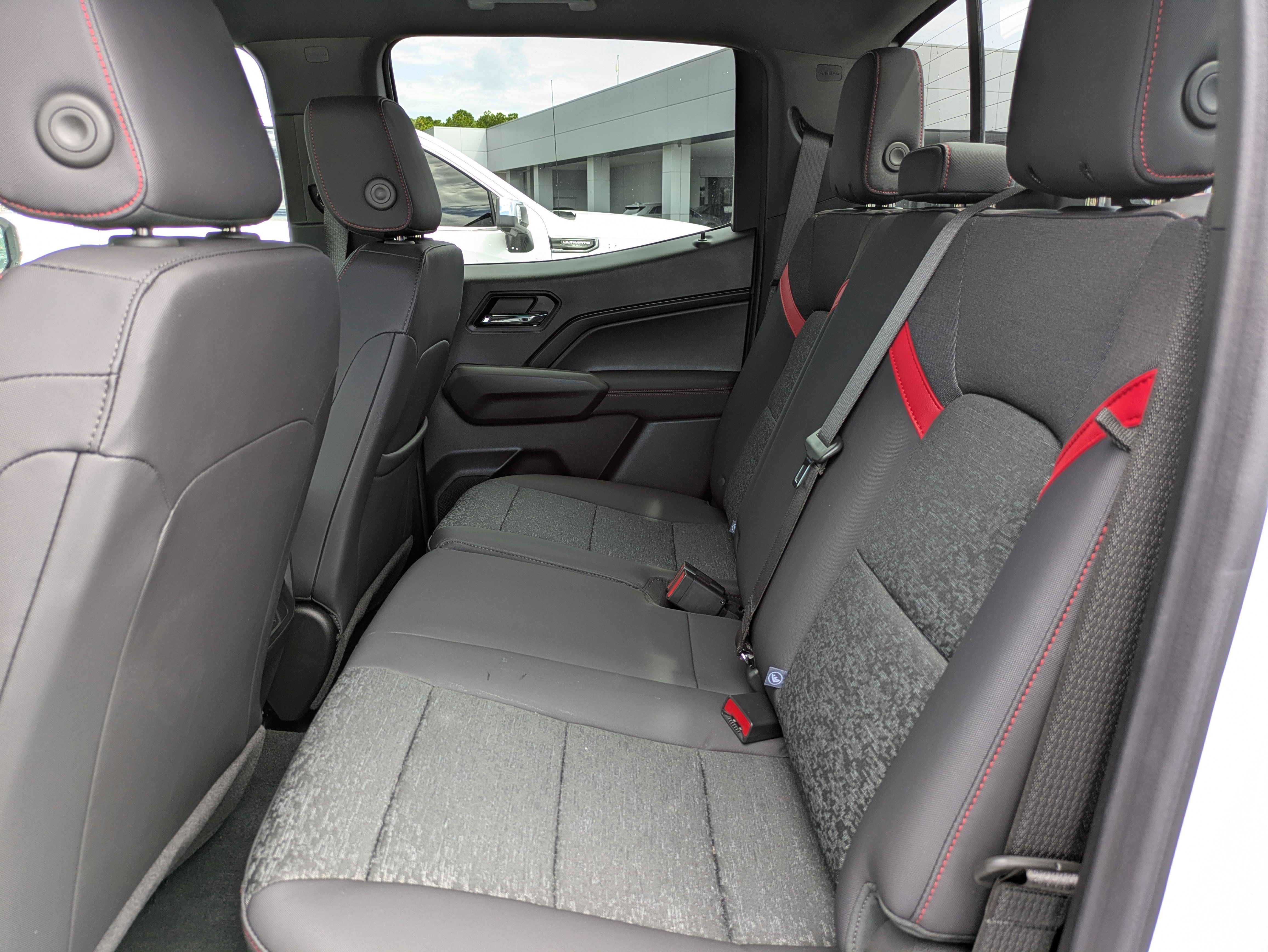 New 2024 Chevrolet Colorado Z71 w/ Z71 Convenience Package 2 image 7