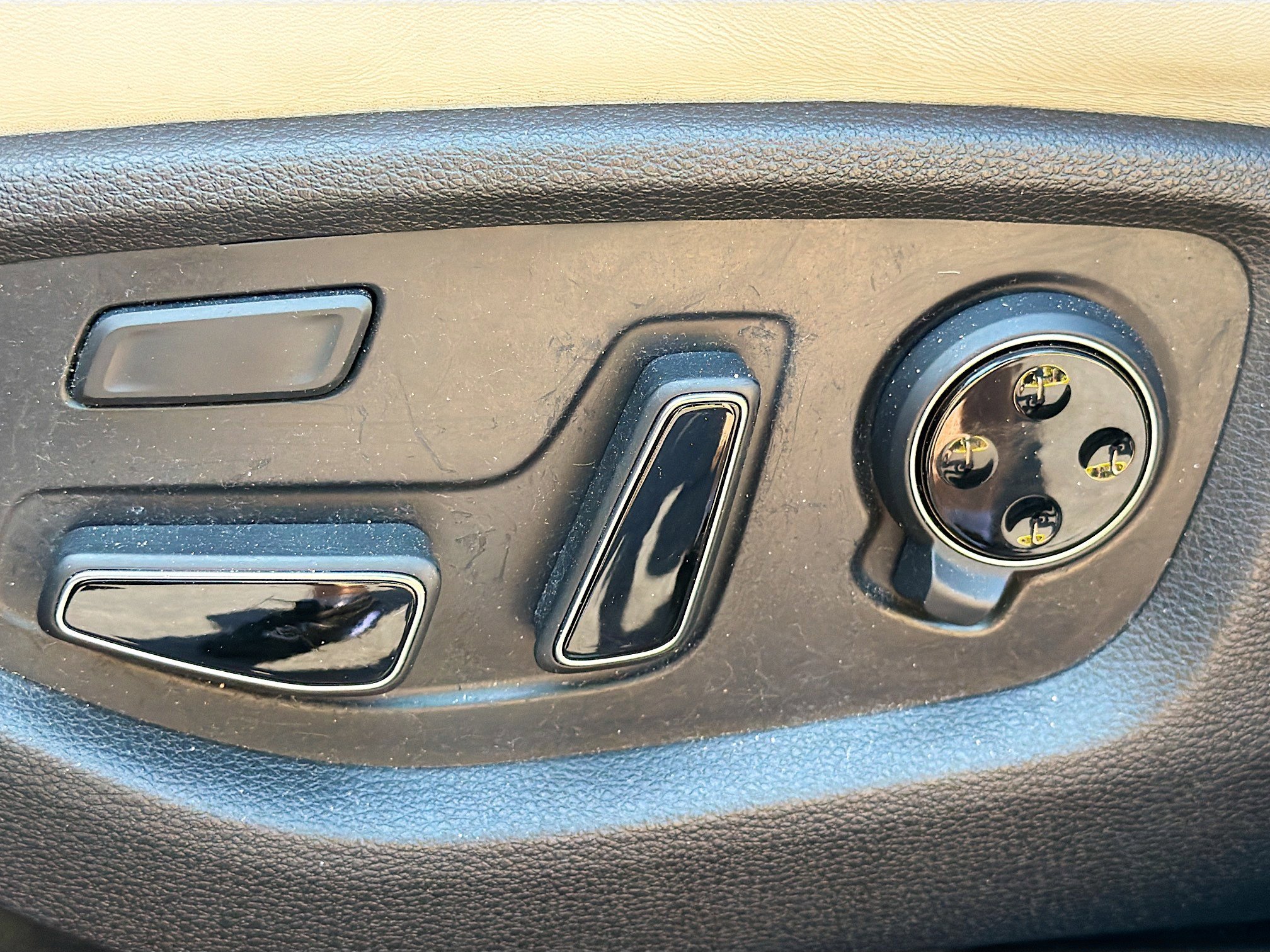 Used 2017 Genesis G80 5.0 Ultimate image 25