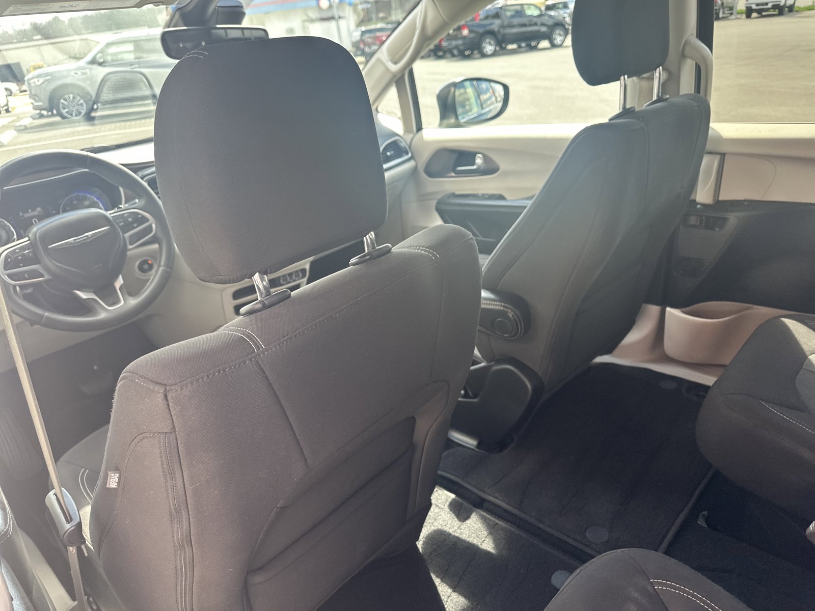 Used 2023 Chrysler Voyager LX FWD image 21