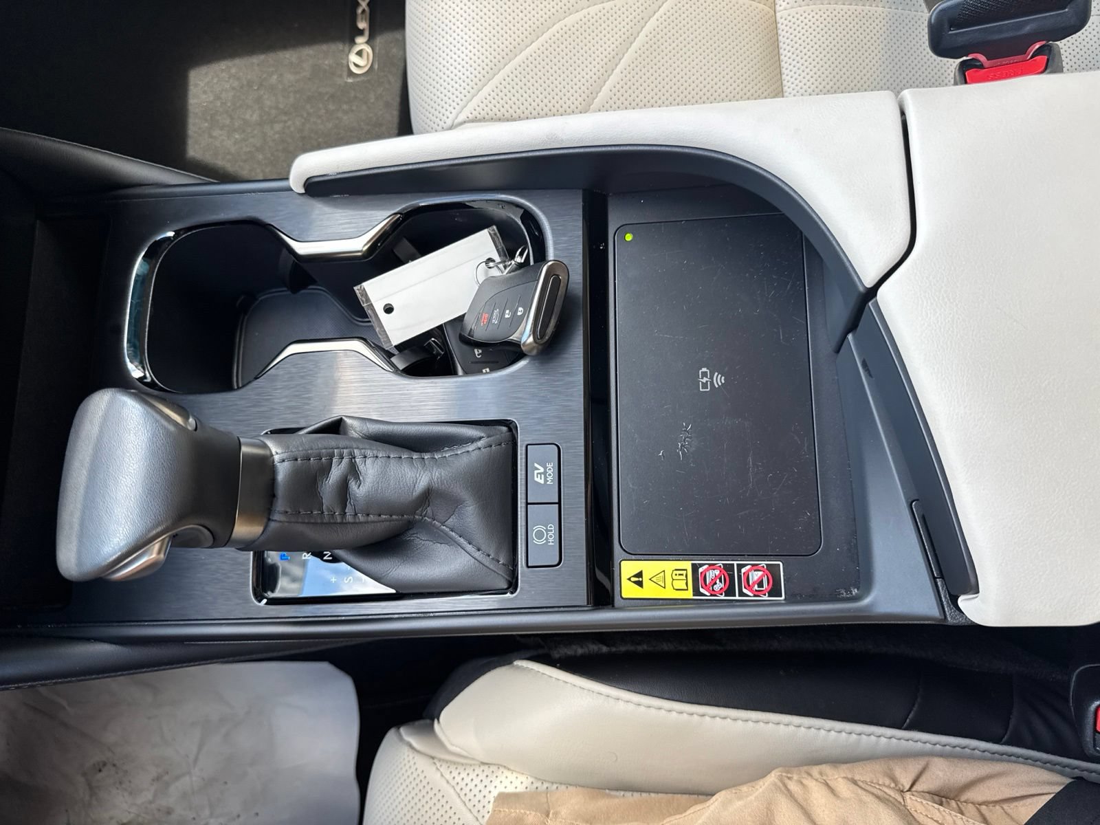 Used 2025 Lexus ES 300h Ultra Luxury w/ Accessory Package (Z1) FWD image 30
