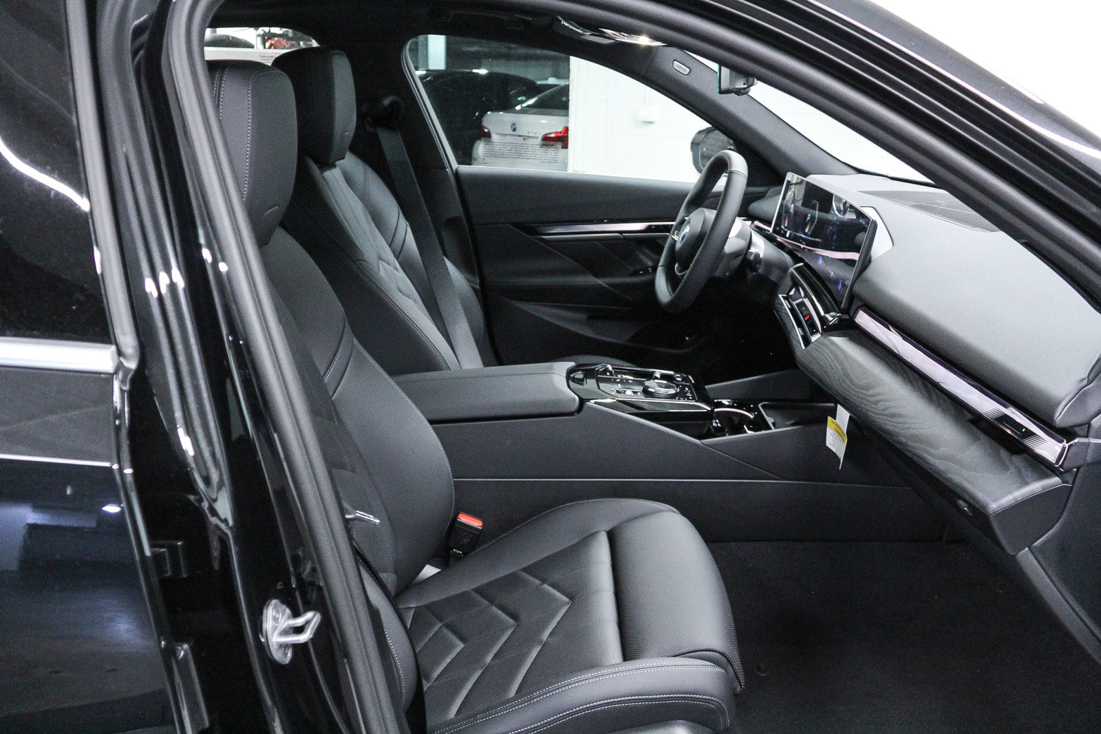 New 2026 BMW i5 eDrive40 w/ Convenience Package image 18