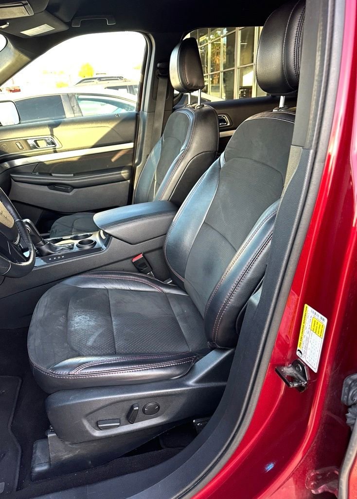 Used 2019 Ford Explorer XLT w/ Equipment Group 202A FWD image 6