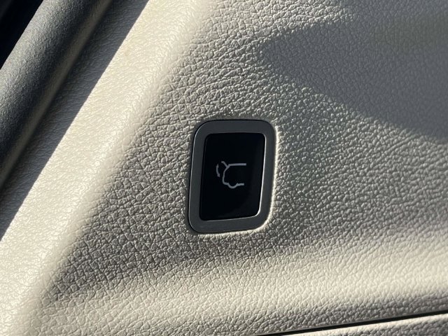 Used 2021 Chrysler Voyager Lxi FWD image 21