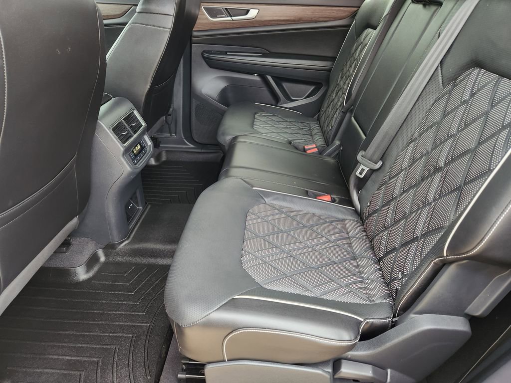 Used 2024 Volkswagen Atlas SEL Premium R-Line AWD/4WD image 34