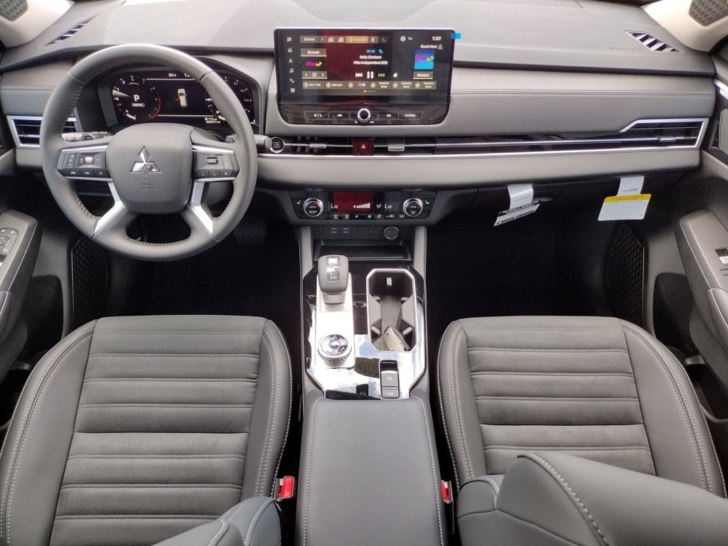 New 2025 Mitsubishi Outlander SE image 8