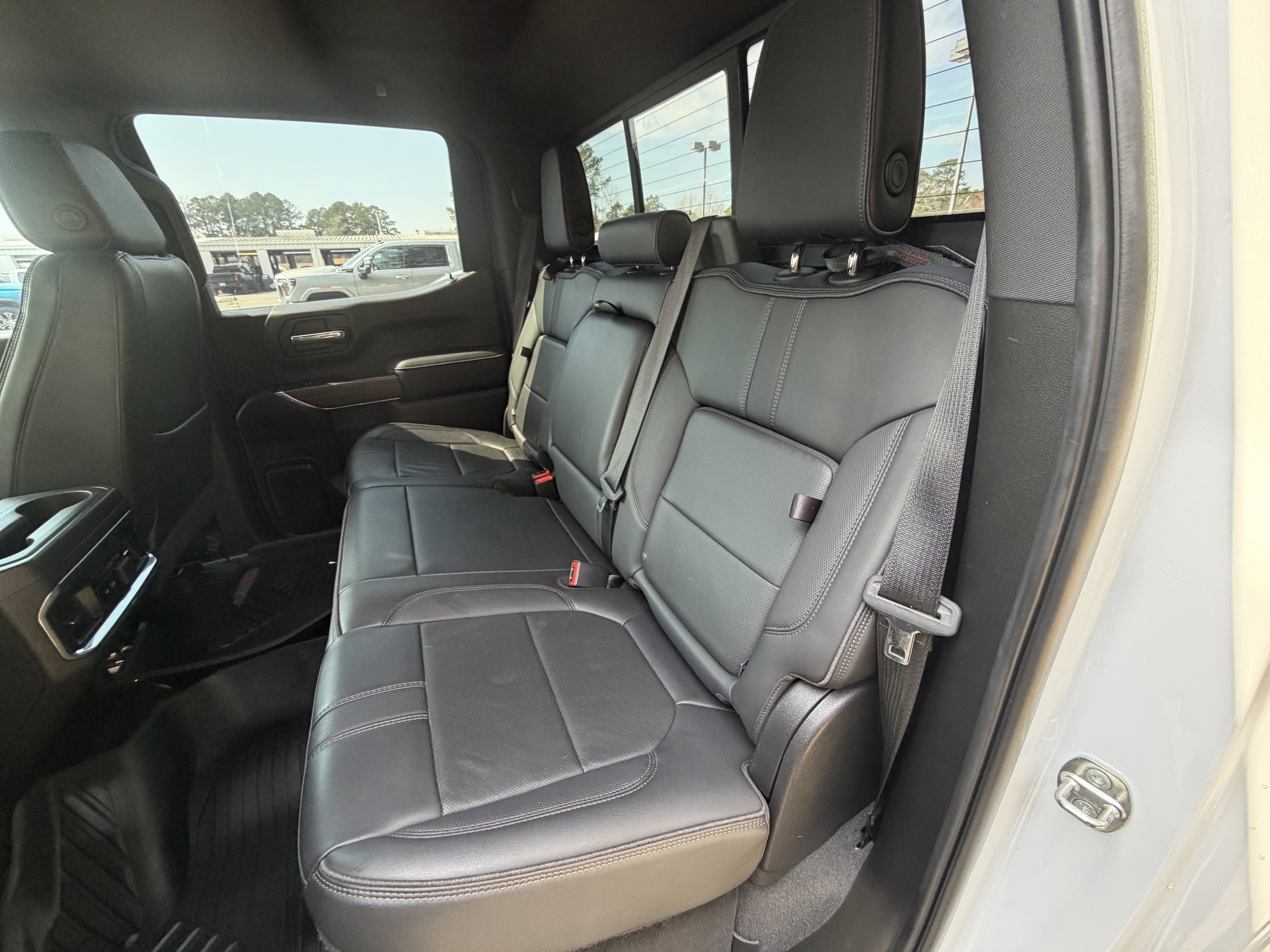 Used 2022 Chevrolet Silverado 1500 High Country w/ Technology Package AWD/4WD image 19