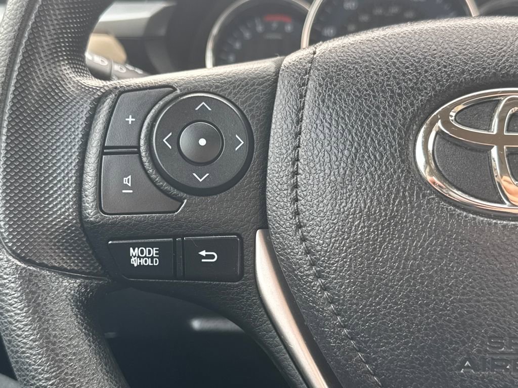 Used 2015 Toyota Corolla LE image 18