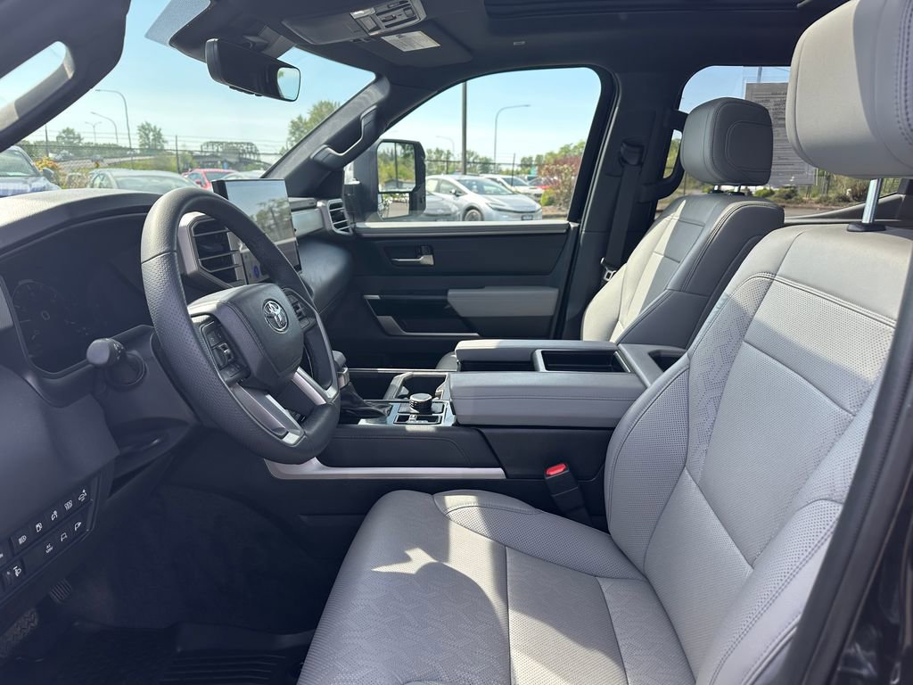 Used 2025 Toyota Tundra Limited AWD/4WD image 13