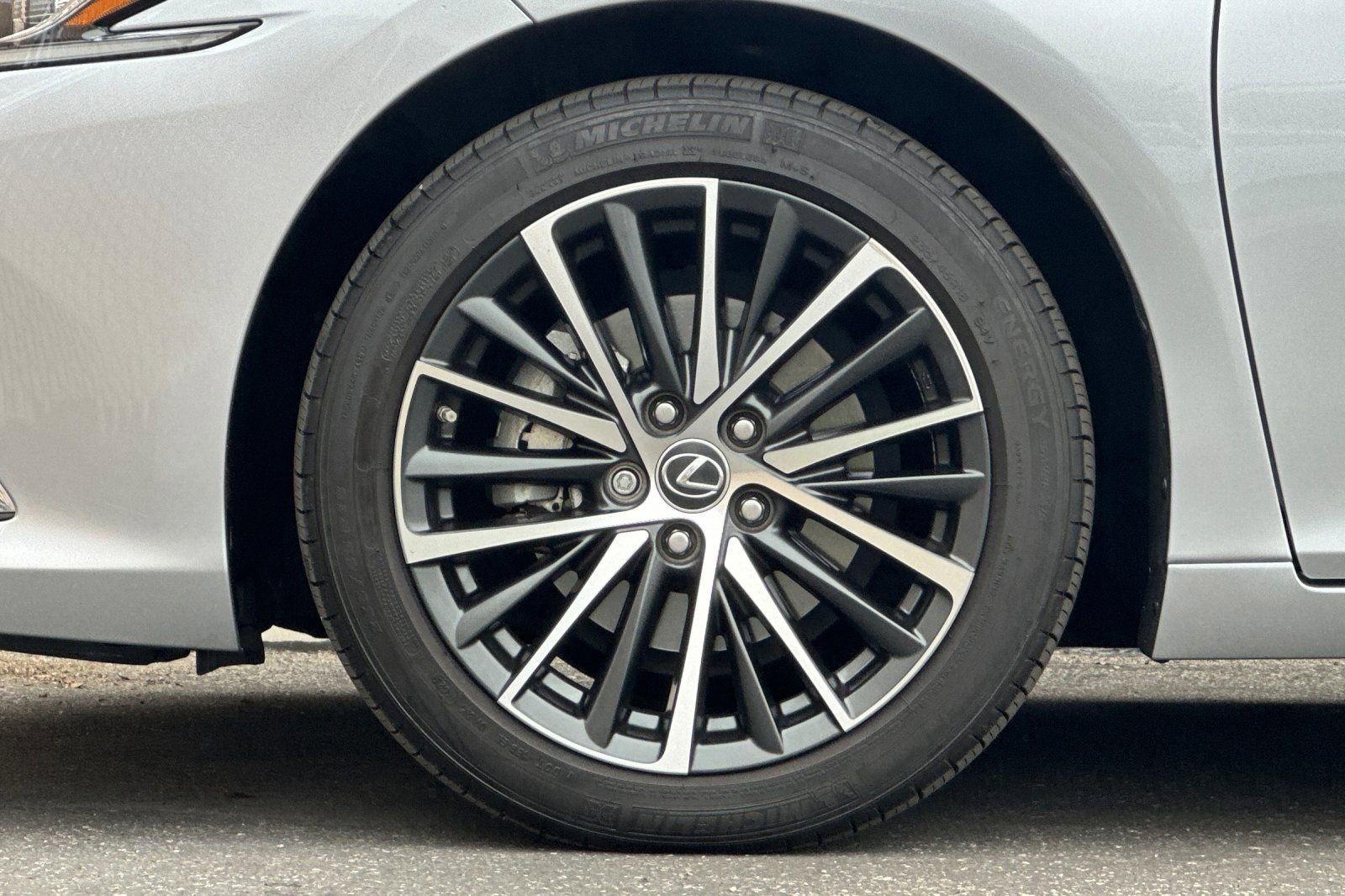 Certified 2024 Lexus ES 350 w/ Premium Package image 29