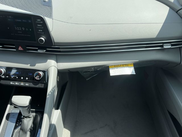 Used 2025 Hyundai Elantra Sport FWD image 15