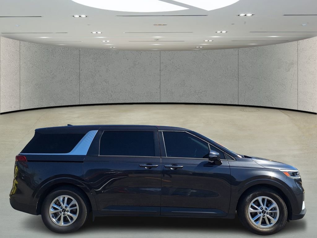 Used 2023 Kia Carnival LX image 5