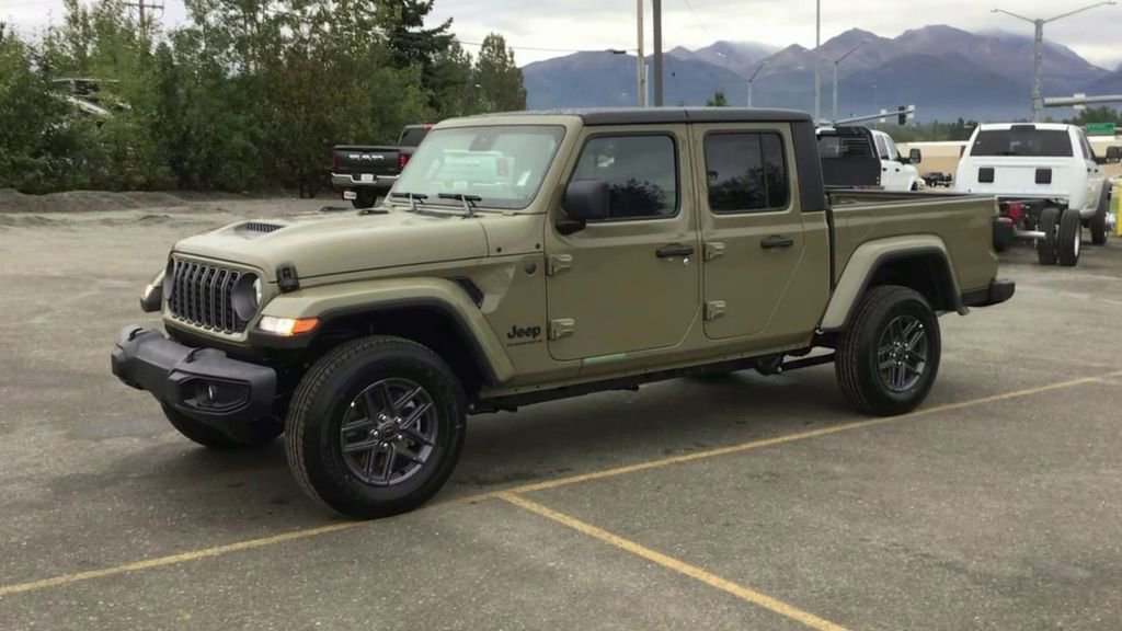New 2025 Jeep Gladiator Sport image 4