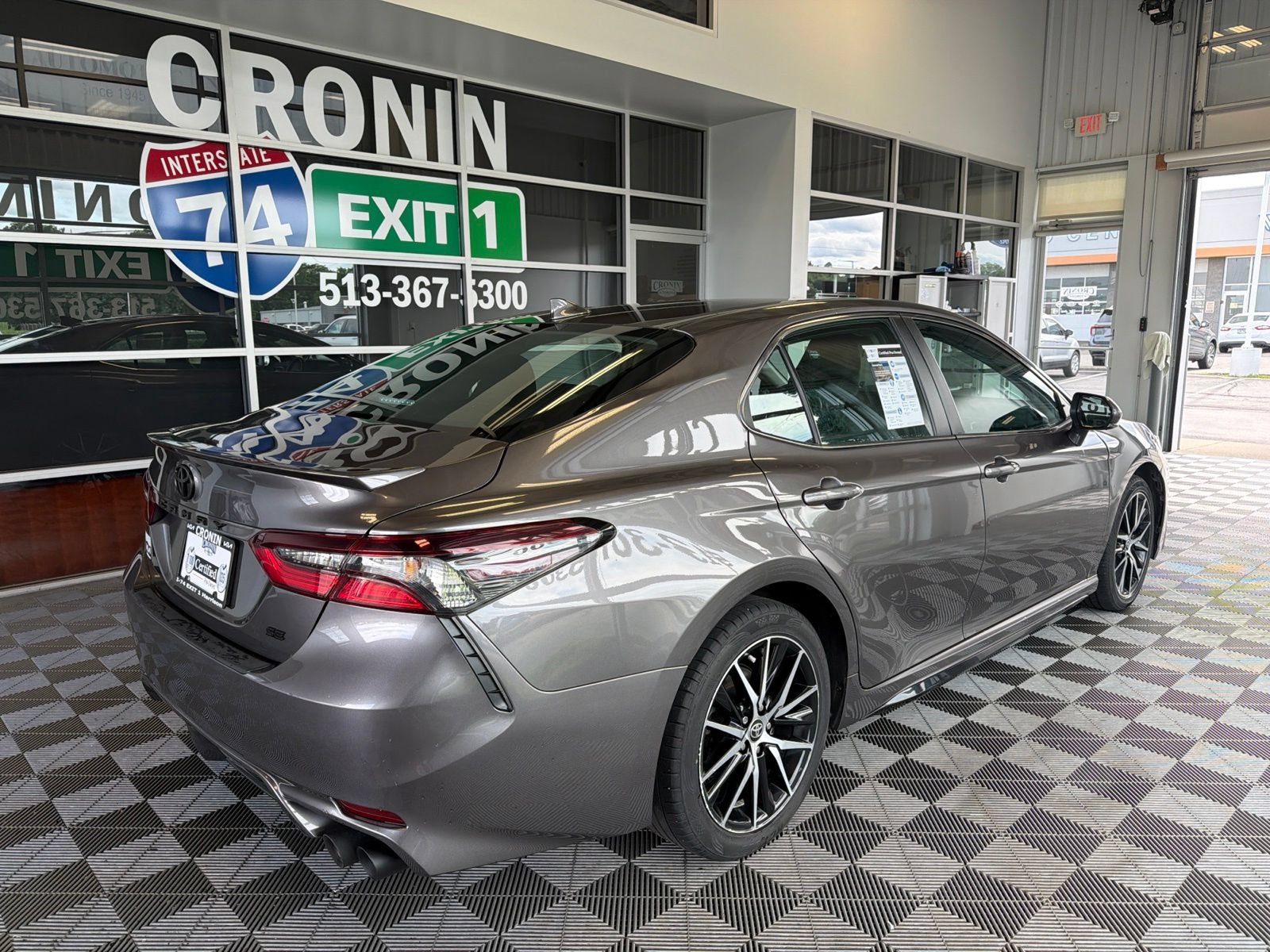 Used 2024 Toyota Camry SE FWD image 6