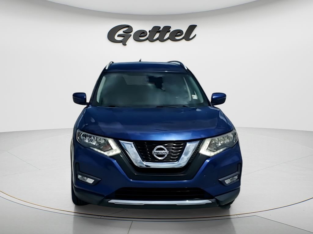 Used 2017 Nissan Rogue SV image 2