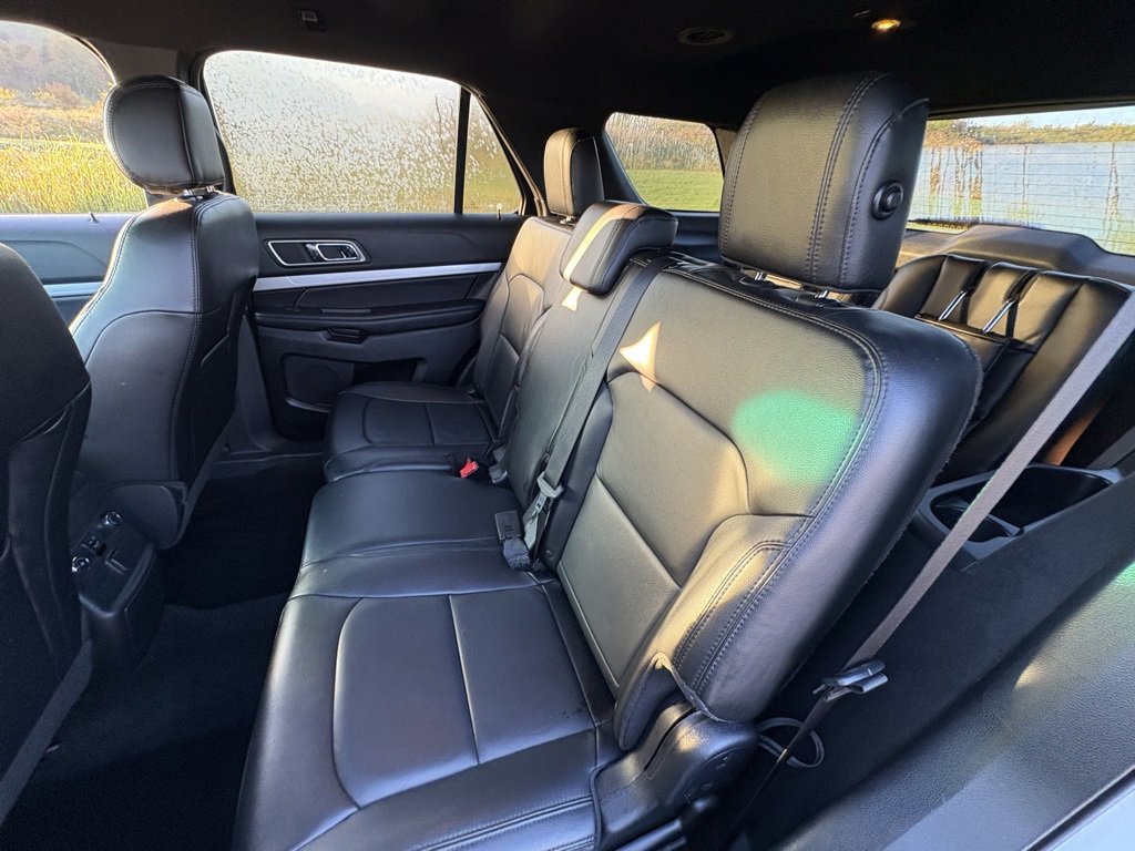 Used 2017 Ford Explorer XLT w/ Equipment Group 202A FWD image 28