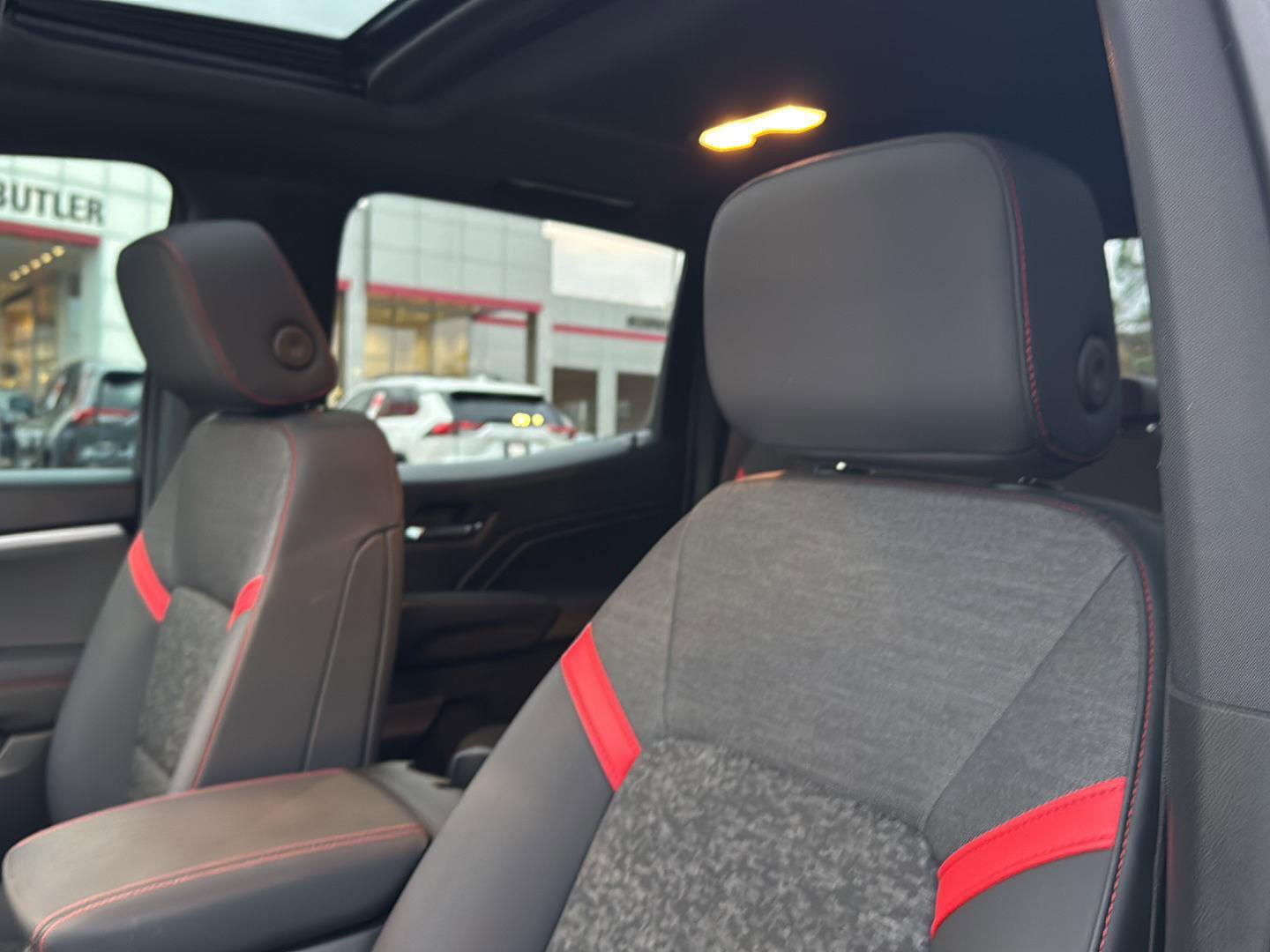 Used 2023 Chevrolet Colorado Z71 w/ Z71 Convenience Package 2 image 27