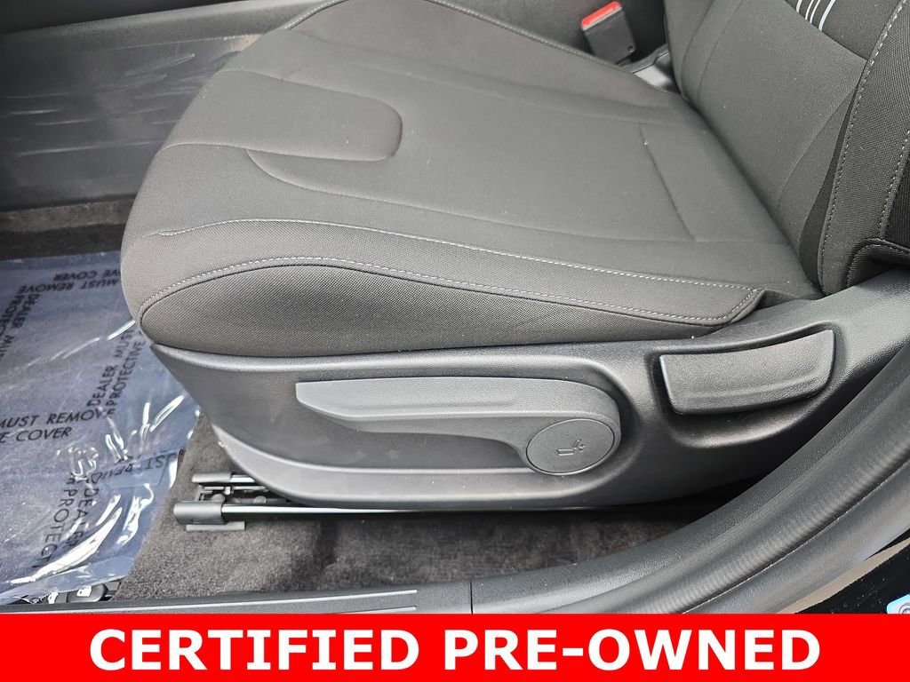 Certified 2025 Hyundai Elantra SEL image 29