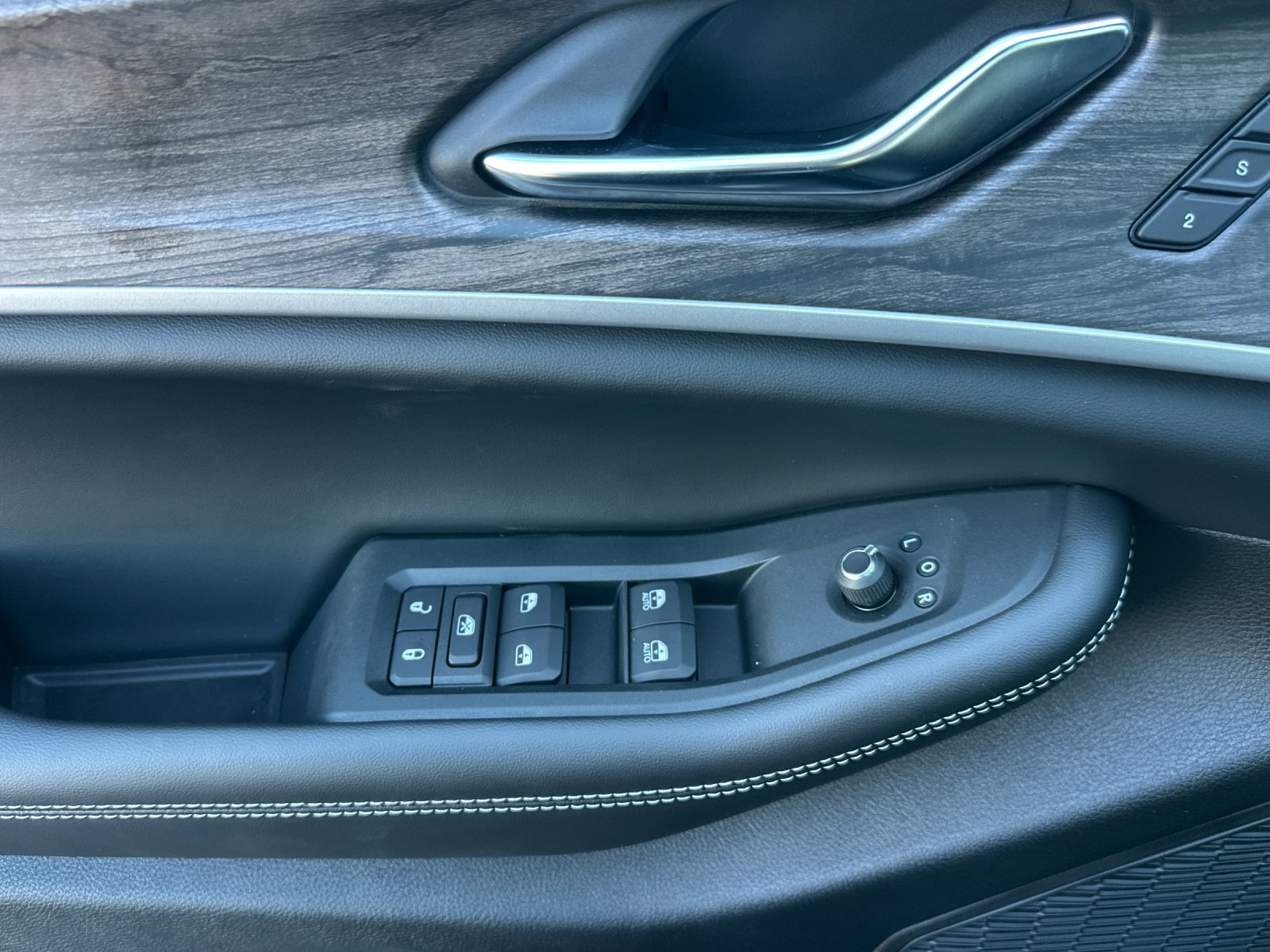 New 2027 Jeep Grand Cherokee L Limited AWD/4WD image 11