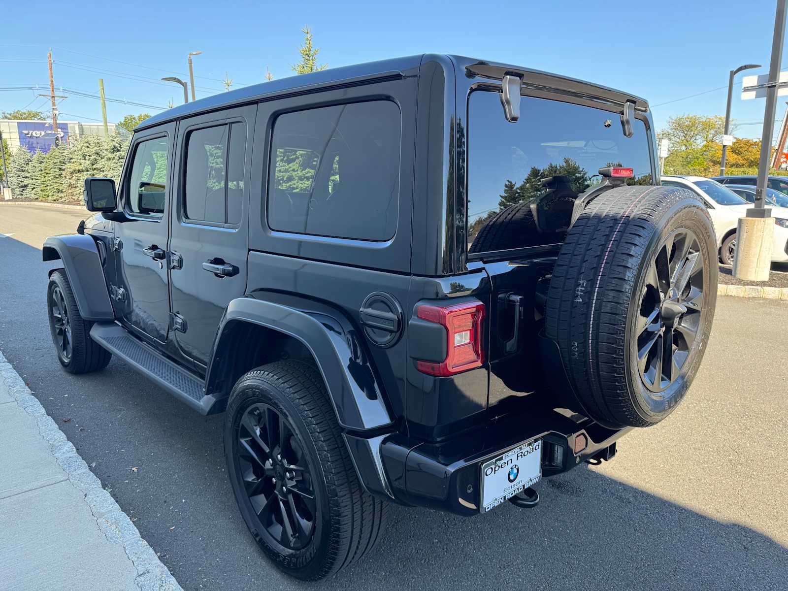 Used 2022 Jeep Wrangler Unlimited Sahara AWD/4WD image 7