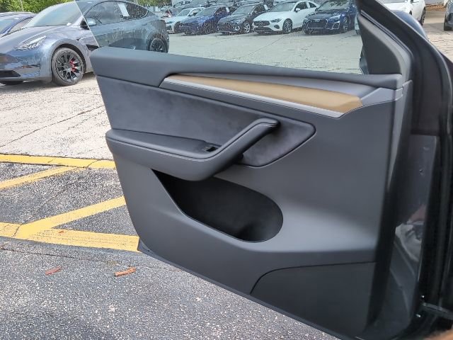 Used 2023 Tesla Model Y Long Range image 19