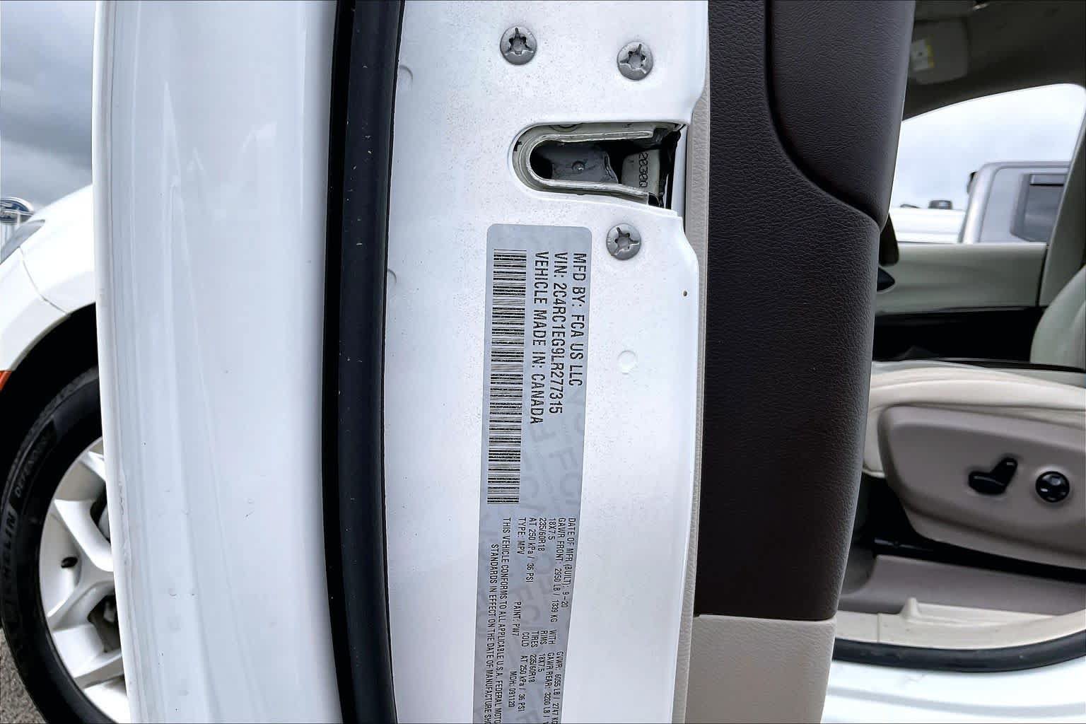Used 2020 Chrysler Pacifica Touring-L Plus w/ Tire & Wheel Group FWD image 33