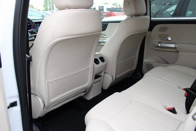 New 2025 Mercedes-Benz GLB 250 4MATIC image 34