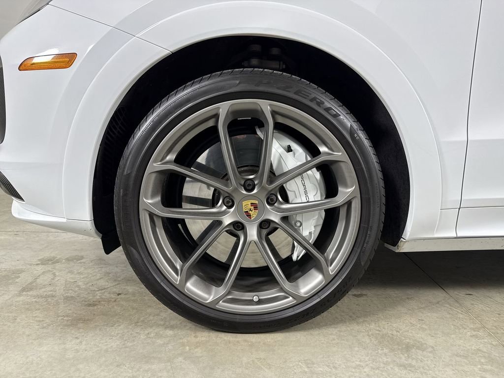 Certified 2023 Porsche Cayenne Turbo AWD/4WD image 13