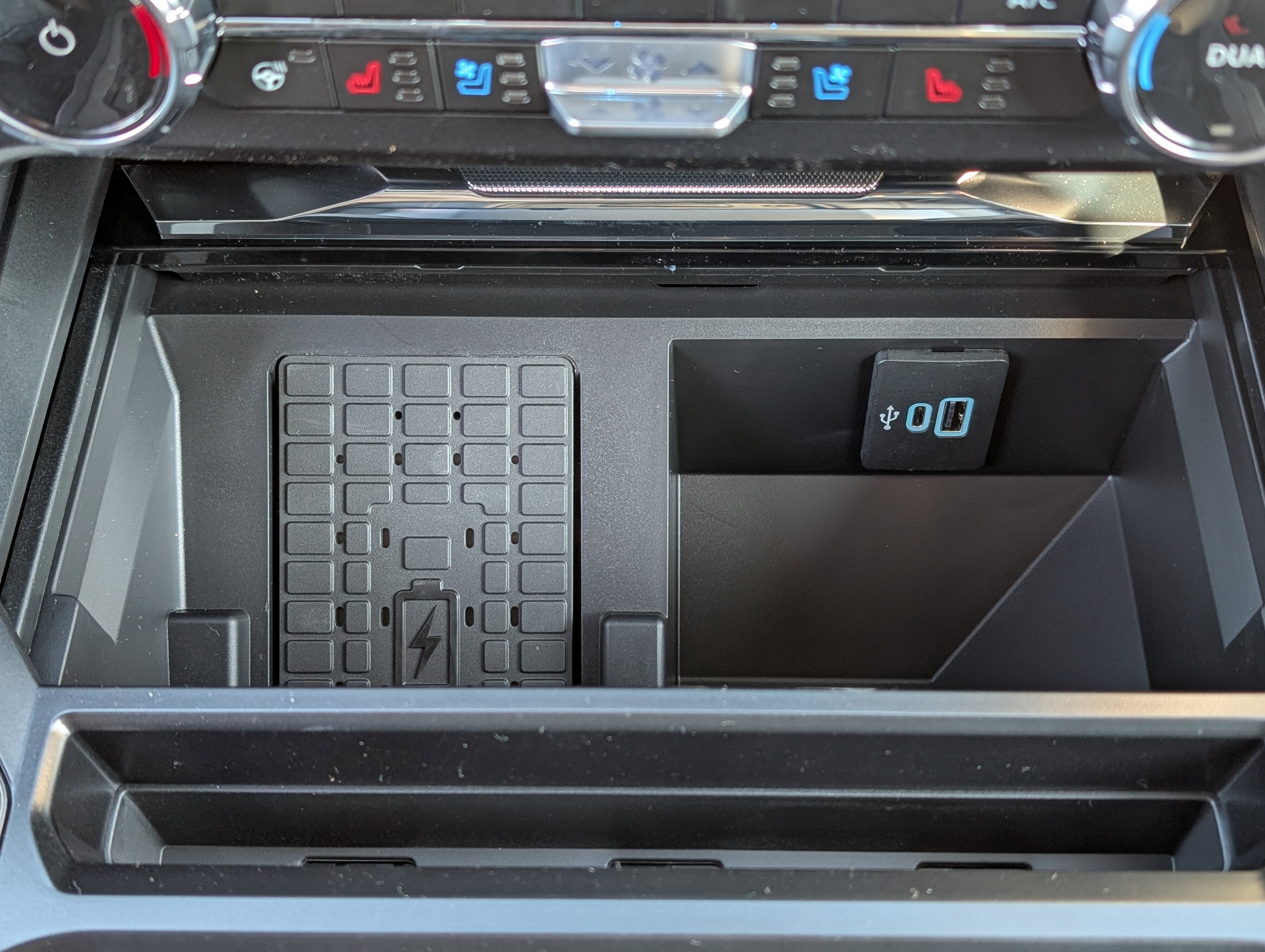 New 2026 Ford F250 Lariat w/ Black Appearance Package image 26