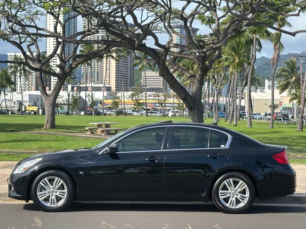 Used 2015 INFINITI Q40 w/ Navigation Package RWD image 2