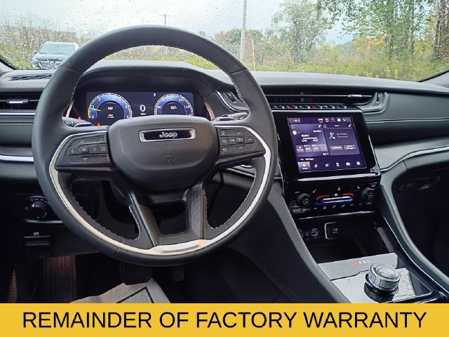 Used 2023 Jeep Grand Cherokee Laredo AWD/4WD image 10