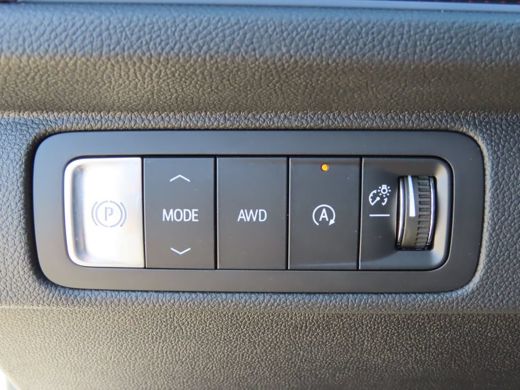 New 2026 Chevrolet Traverse RS w/ LPO, Floor Liner Package AWD/4WD image 15