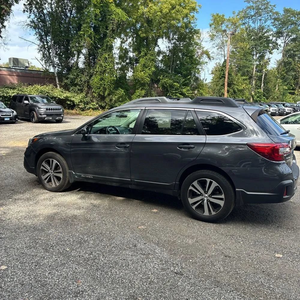 Used 2018 Subaru Outback 3.6R Limited AWD/4WD image 3