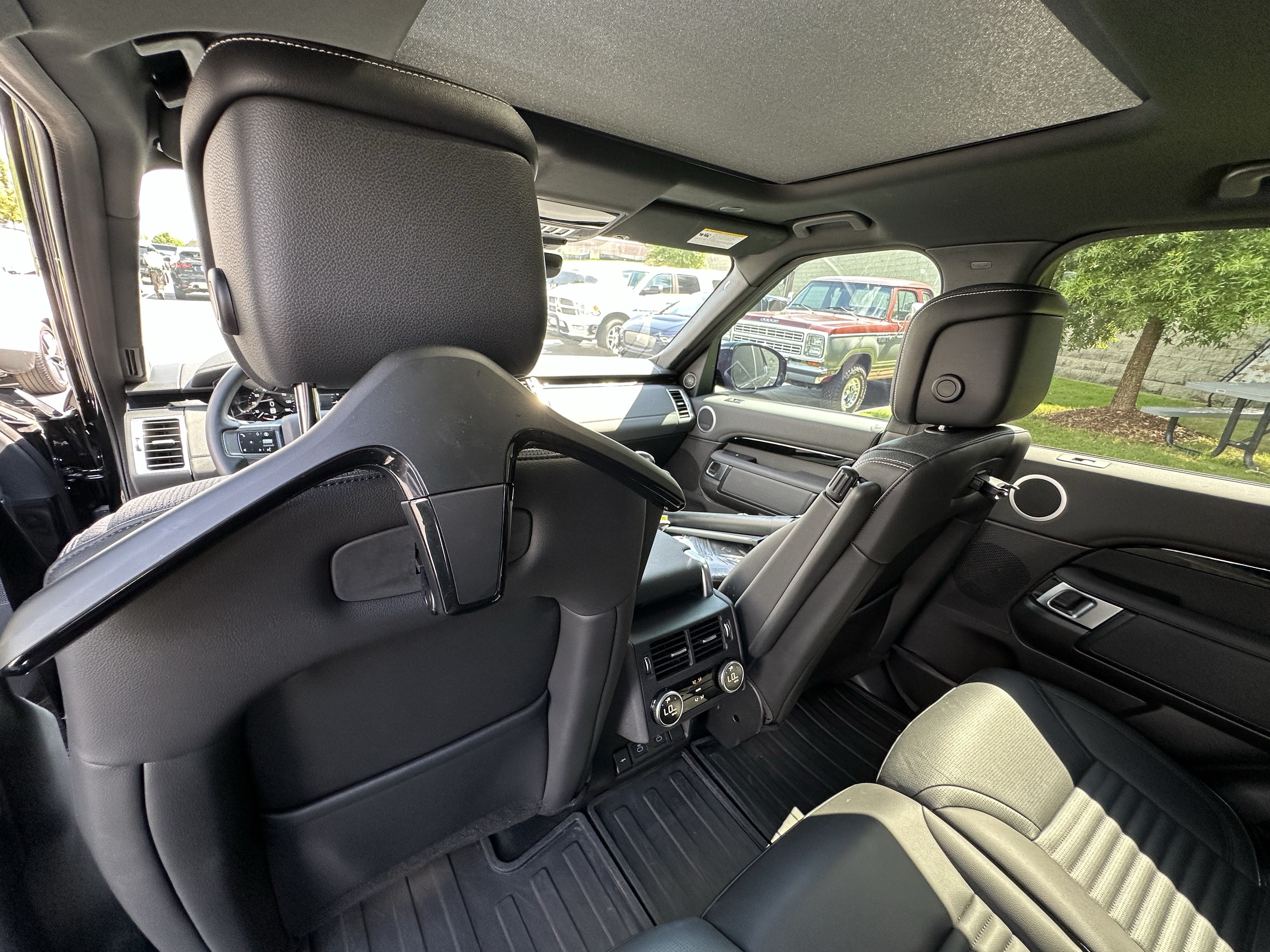 Used 2025 Land Rover Discovery S AWD/4WD image 31