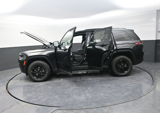 New 2026 Jeep Grand Cherokee Altitude image 31