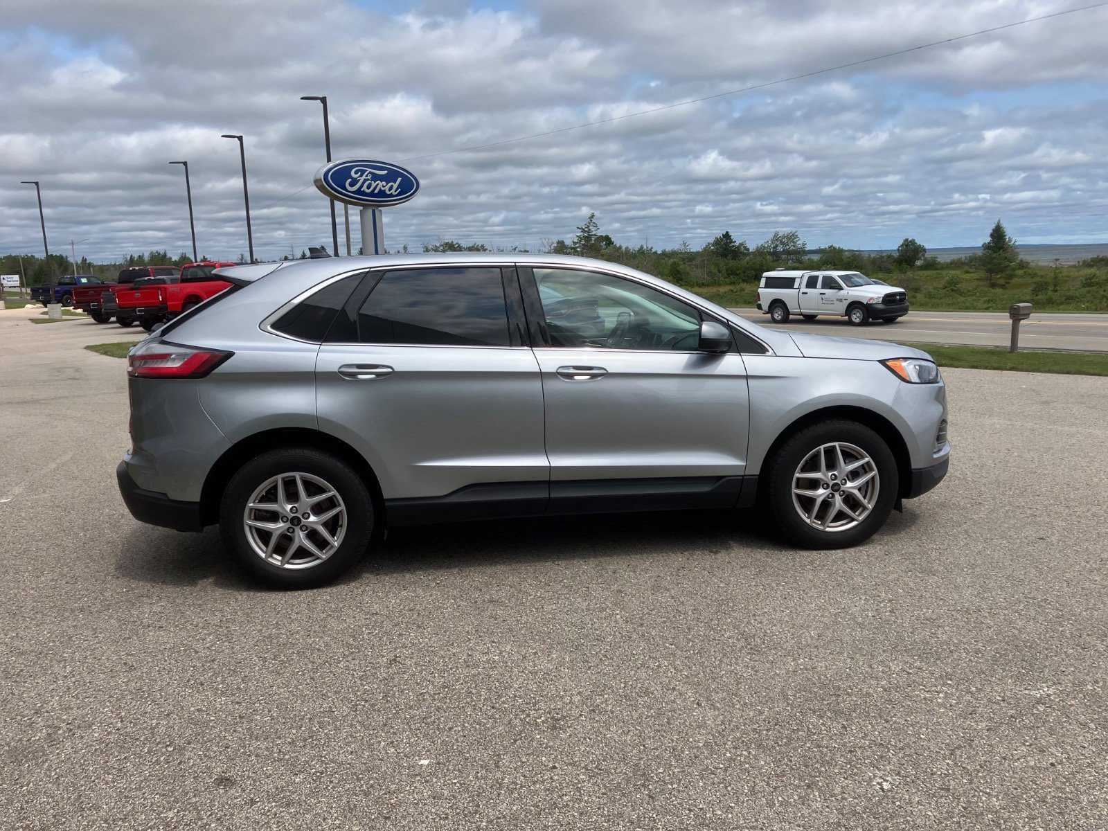 Used 2023 Ford Edge SEL w/ Convenience Package AWD/4WD image 6