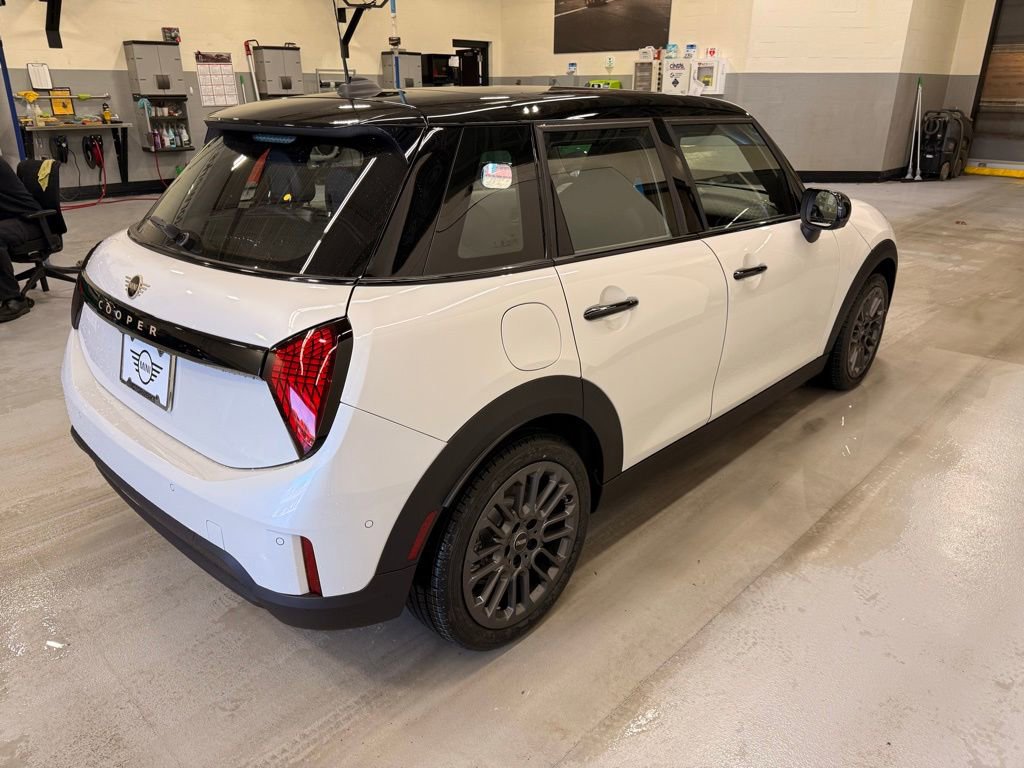 Used 2026 MINI Cooper 4-Door Hardtop FWD image 6
