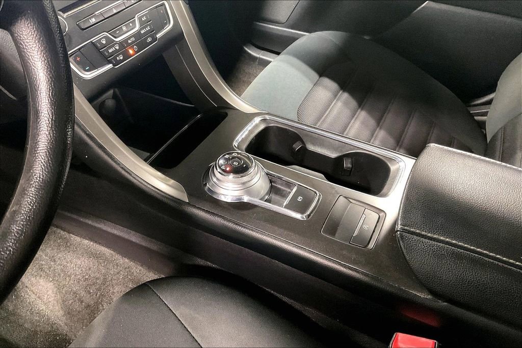 Used 2018 Ford Fusion SE w/ Fusion SE Technology Package image 17