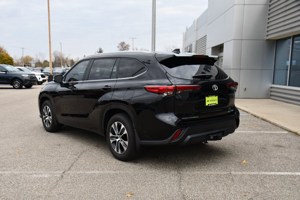 Used 2023 Toyota Highlander XLE image 4