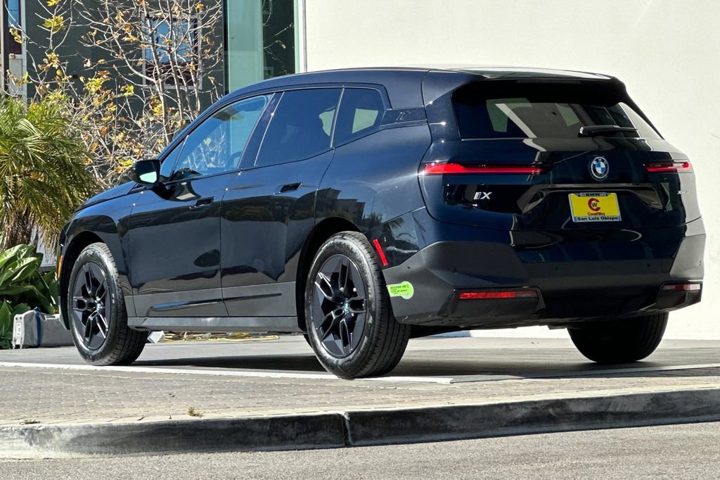 Used 2023 BMW iX xDrive50 image 5