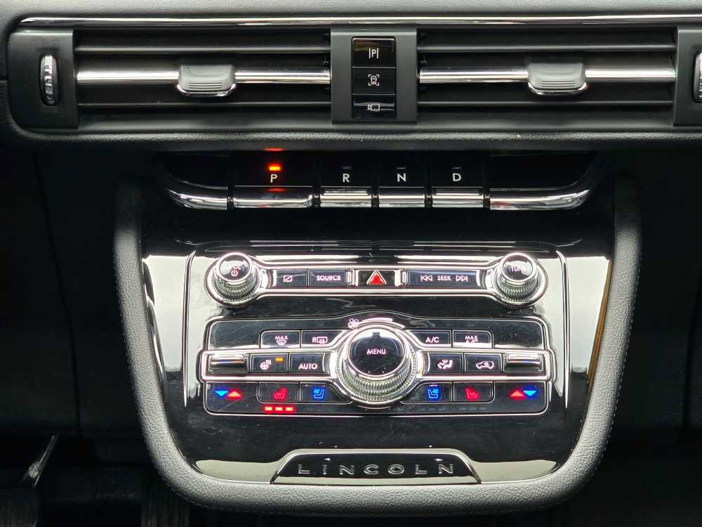 Used 2021 Lincoln Corsair AWD w/ Premium Package image 30