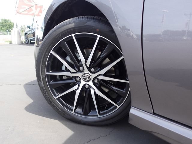 Used 2022 Toyota Camry SE w/ Convenience Package FWD image 11