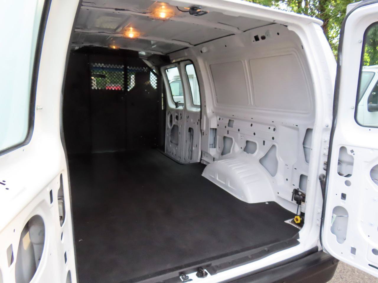 Used 2014 Ford E-150 and Econoline 150 RWD image 14