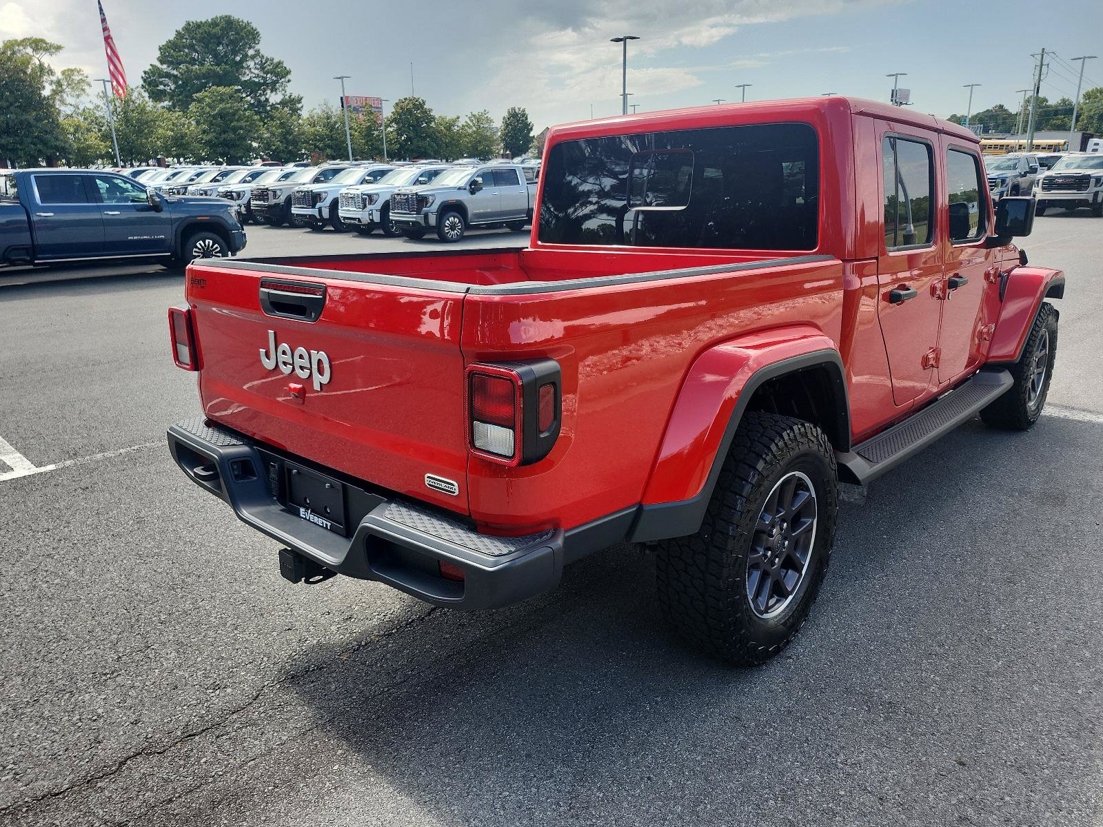 Used 2023 Jeep Gladiator Overland w/ Popular Equipment Package AWD/4WD image 3